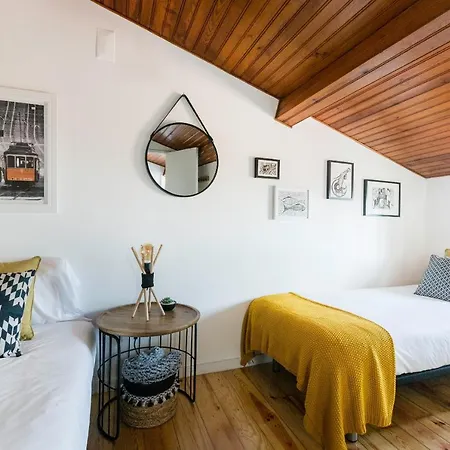 Superb Apartments Overlooking Graca In Lisbon Exterior photo
