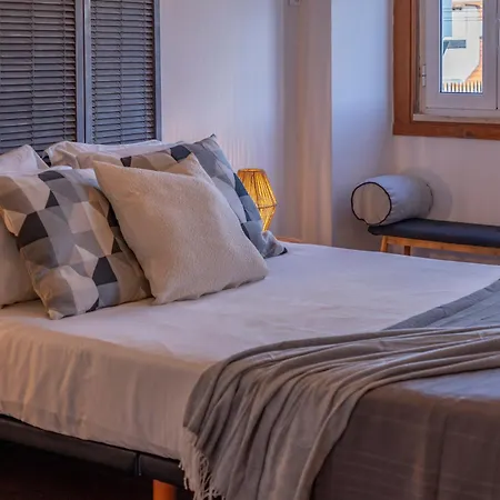 Superb Apartments Overlooking Graca In Lisbon Room photo