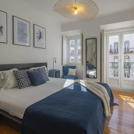 Superb Apartments Overlooking Graca In Lisbon Room photo
