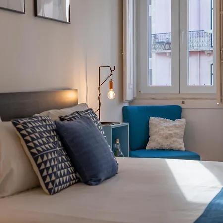 Superb Apartments Overlooking Graca In Lisbon Room photo