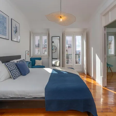 Superb Apartments Overlooking Graca In Lisbon Room photo