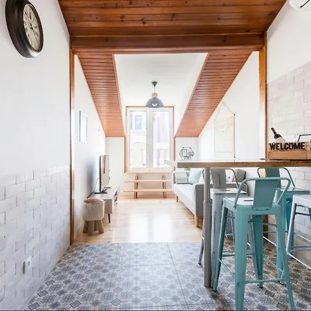 Superb Apartments Overlooking Graca In Lisbon Room photo