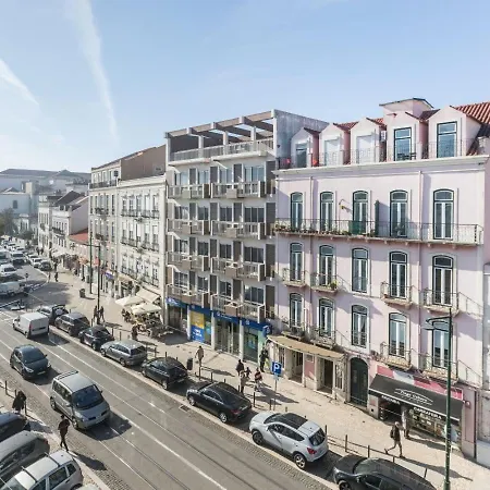 Superb Apartments Overlooking Graca In Lisbon Room photo