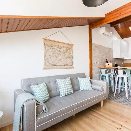 Superb Apartments Overlooking Graca In Lisbon Room photo