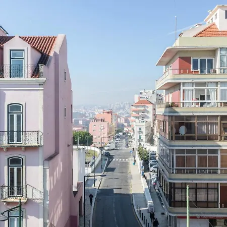 Superb Apartments Overlooking Graca In Lisbon Room photo