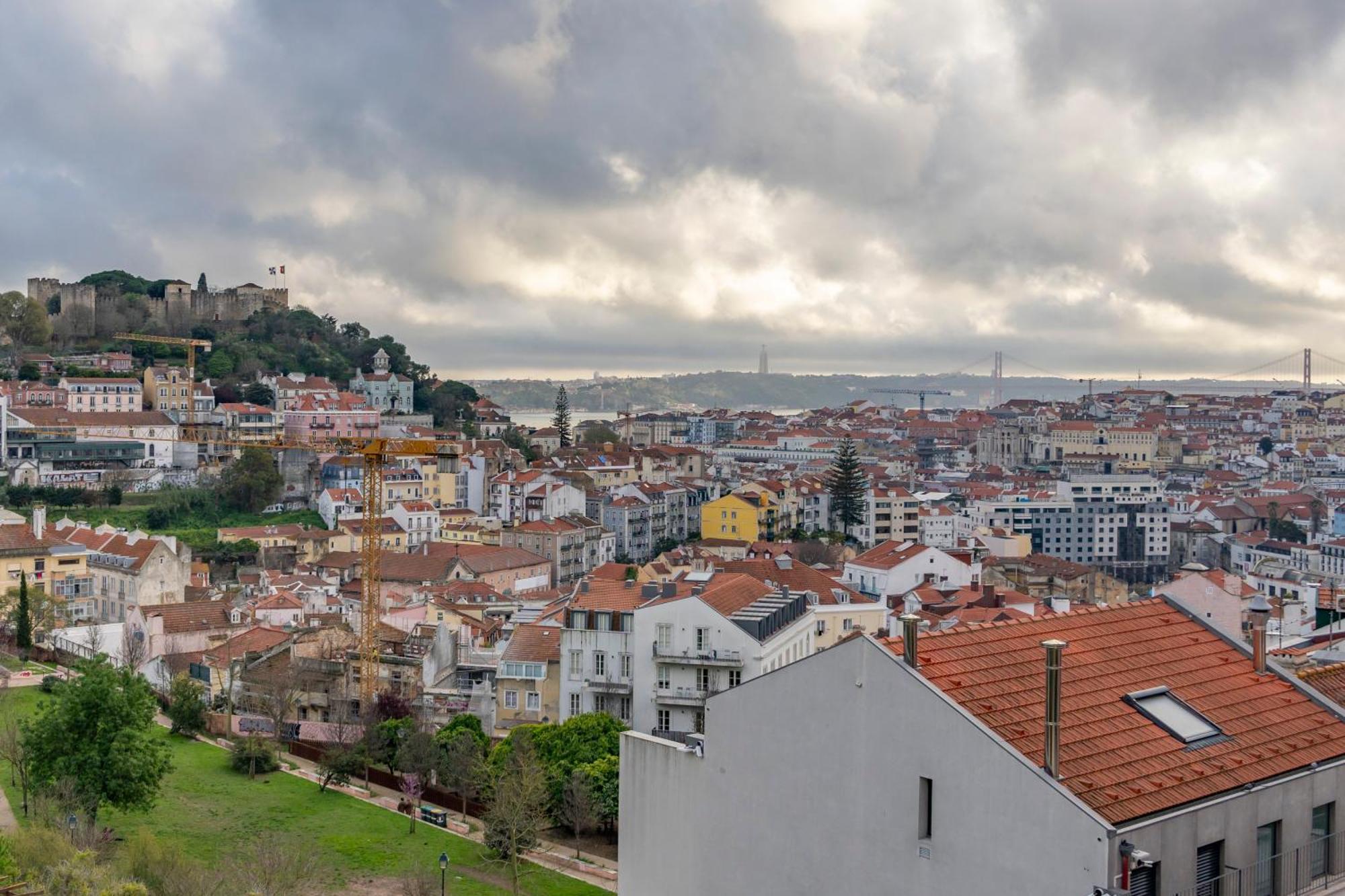 Superb Overlooking Graca In Appartamento