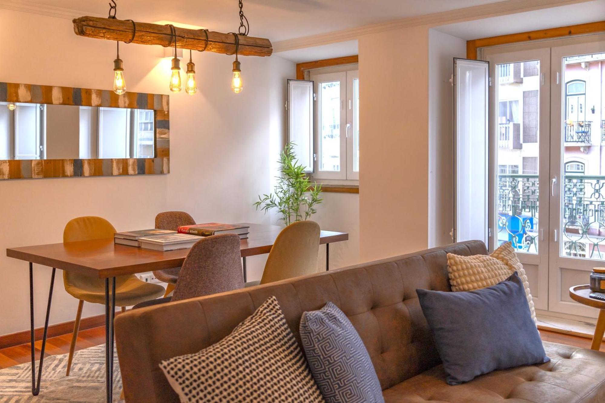 Superb Overlooking Graca In Lisbona
