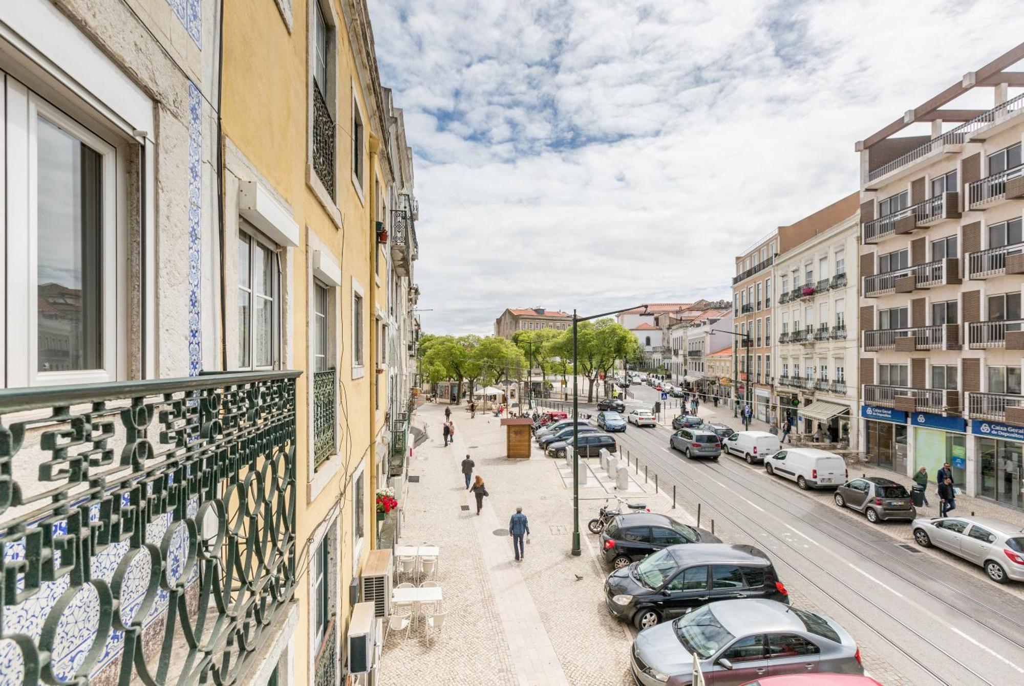 Appartamento Superb Overlooking Graca In Lisbona