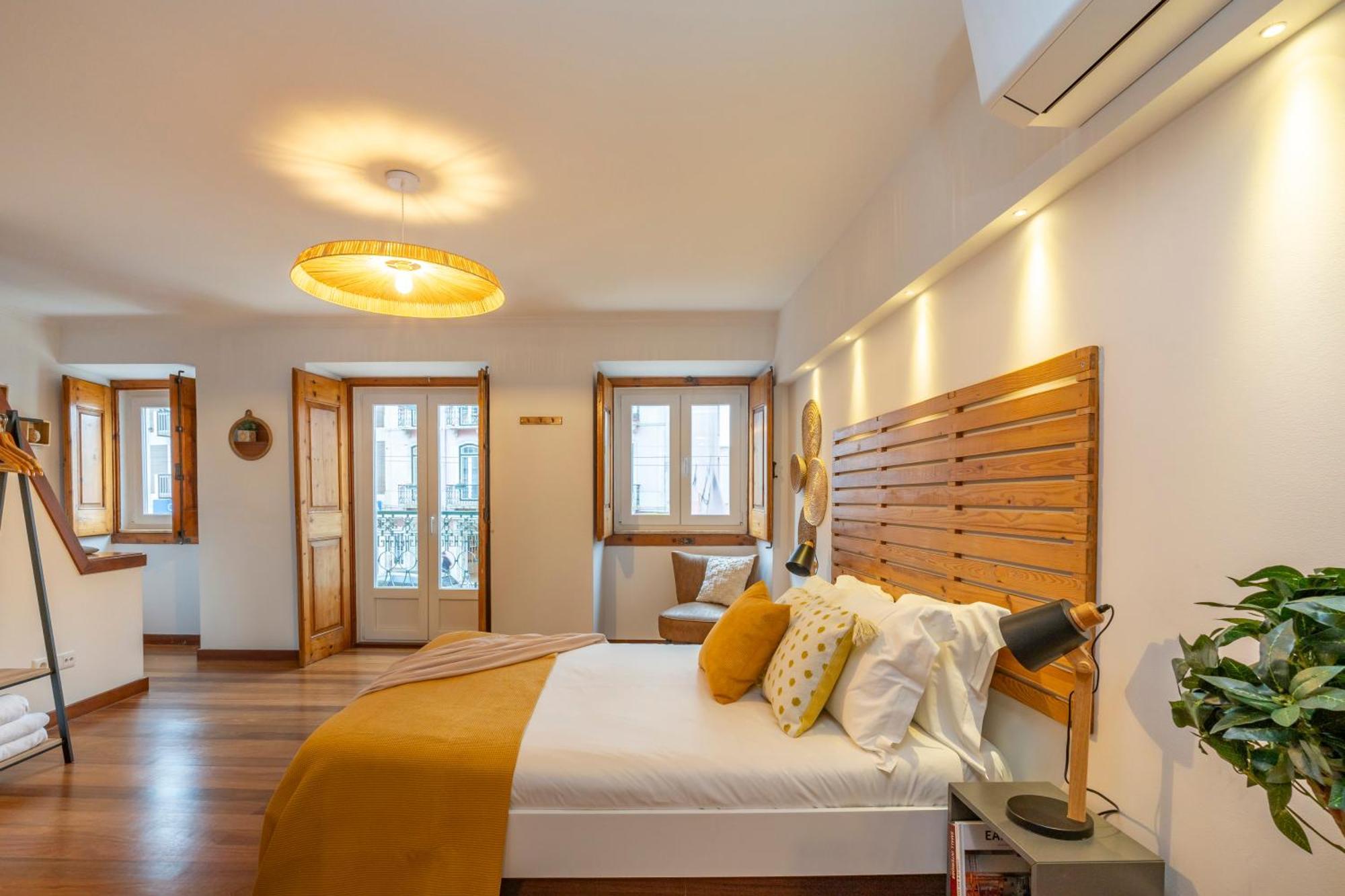 Appartamento Superb Overlooking Graca In Lisbona