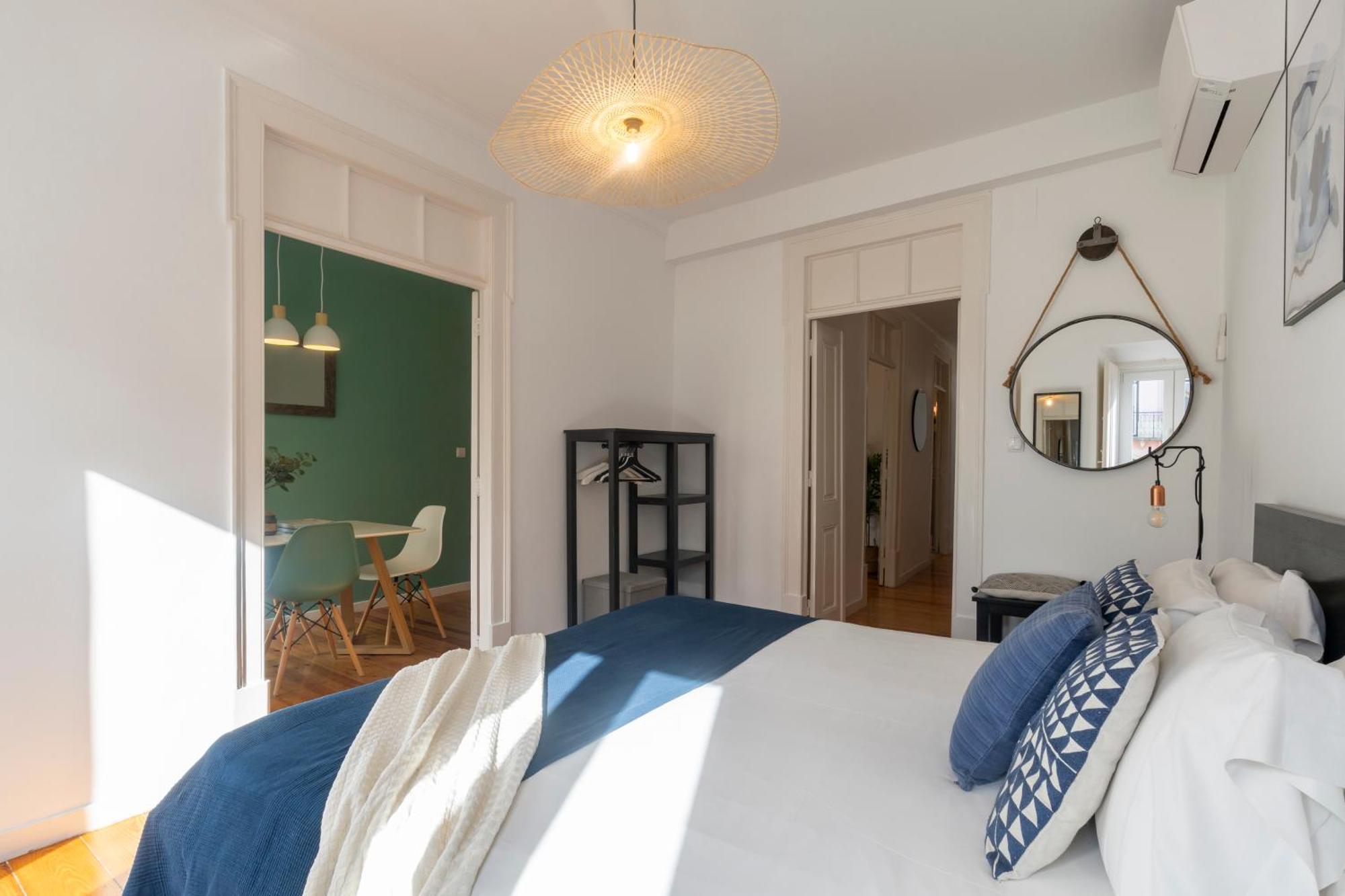 Appartamento Superb Overlooking Graca In Lisbona