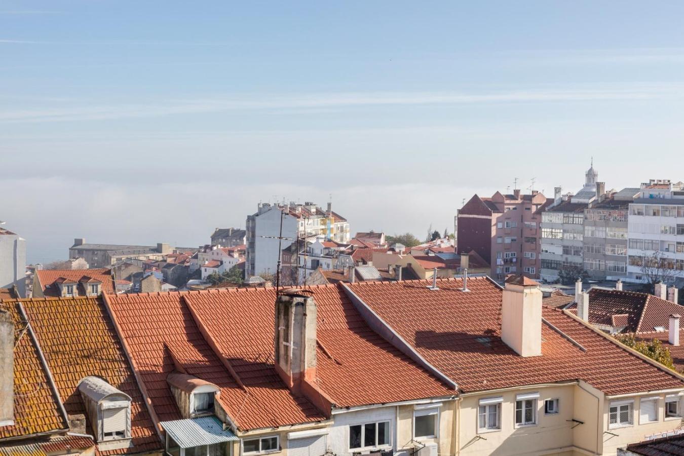 Superb Overlooking Graca In Lisbona